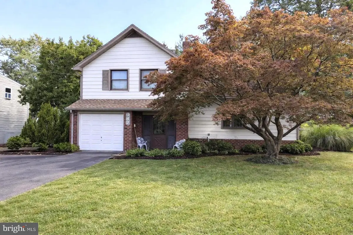 982 Mueller Rd, Warminster, PA 18974 - #1