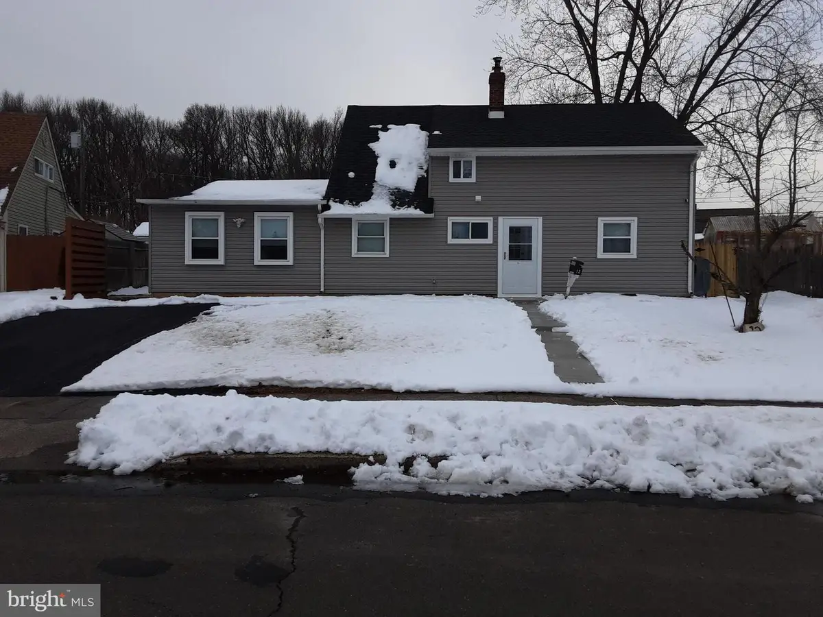 12 Ring Ln, Levittown, PA 19055 - #1