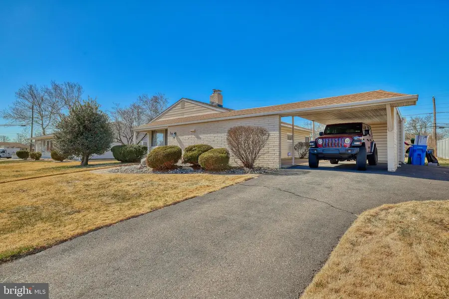 19 Dewberry Ln, Levittown, PA 19055 - #3