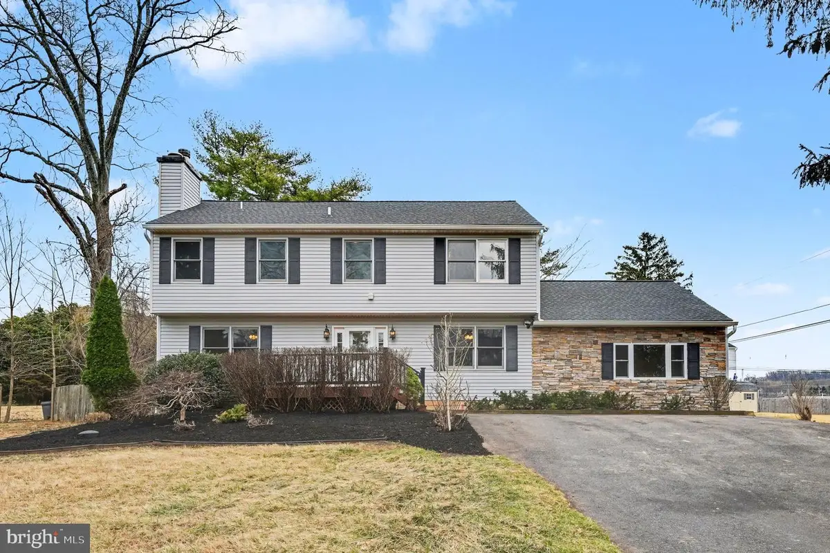 520 Airy Ave, Chalfont, PA 18914 - #1