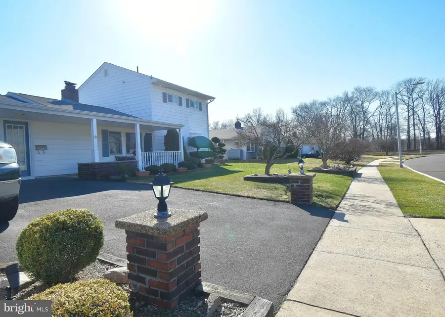 8 Summer Ln, Levittown, PA 19055 - #2