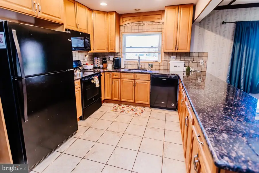 58 Nearwood Ln, Levittown, PA 19054 - #2