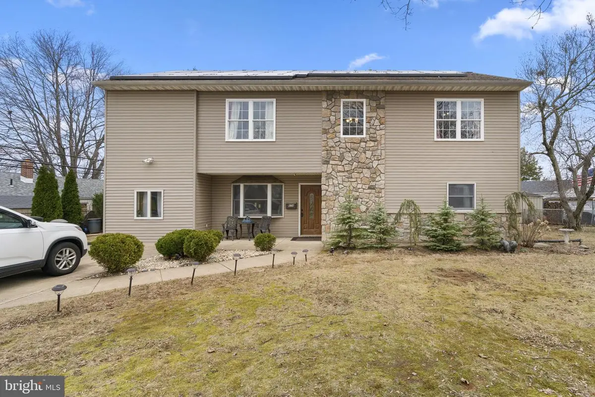 608 E Pine St, Feasterville Trevose, PA 19053 - #1