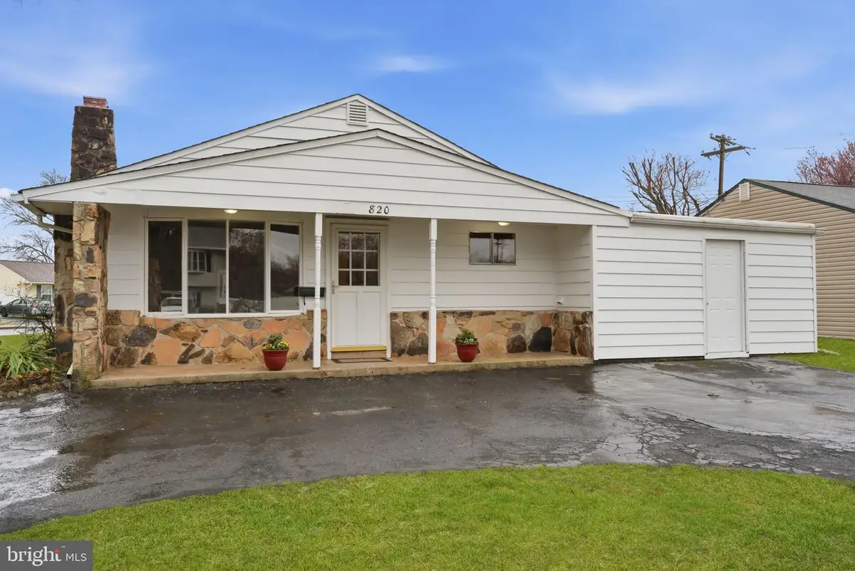 820 Auburn Rd, Fairless Hills, PA 19030 - #1