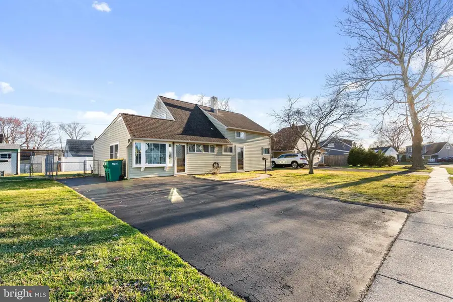 198 Northpark Dr, Levittown, PA 19054 - #2