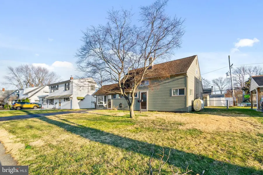 198 Northpark Dr, Levittown, PA 19054 - #3