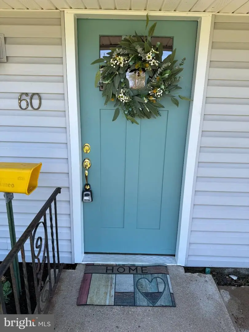 60 Upland Rd, Levittown, PA 19056 - #2