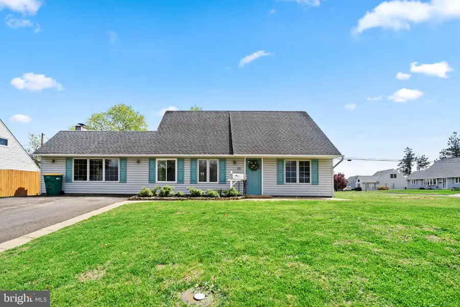 60 Upland Rd, Levittown, PA 19056 - #3