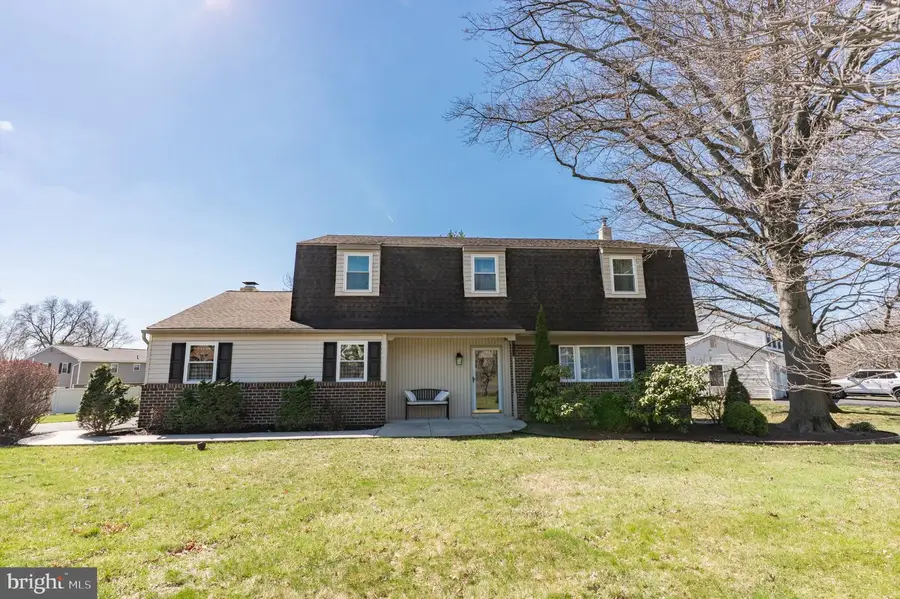 28 W Hillcrest Ave, Chalfont, PA 18914 - #2