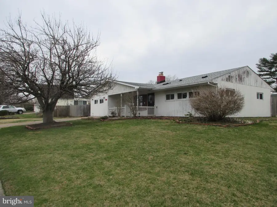 63 Maple Ln, Levittown, PA 19054 - #2