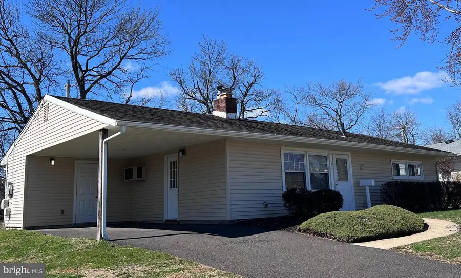 434 Thornridge Dr, Levittown, PA 19054 - #2