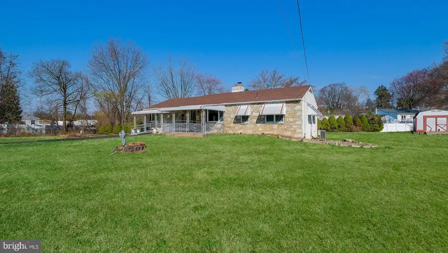 8 Village Dr, Feasterville Trevose, PA 19053 - #3