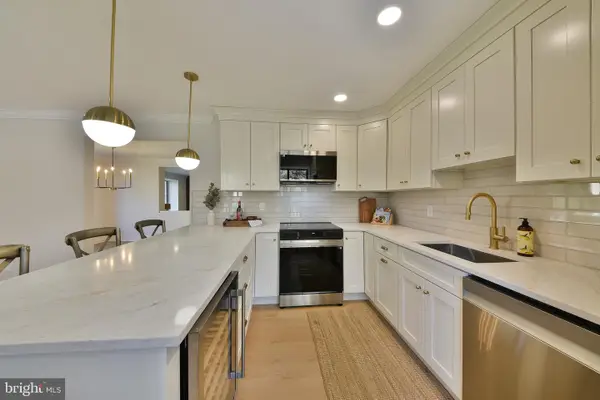 20 Independence Pl, NEWTOWN, PA 18940