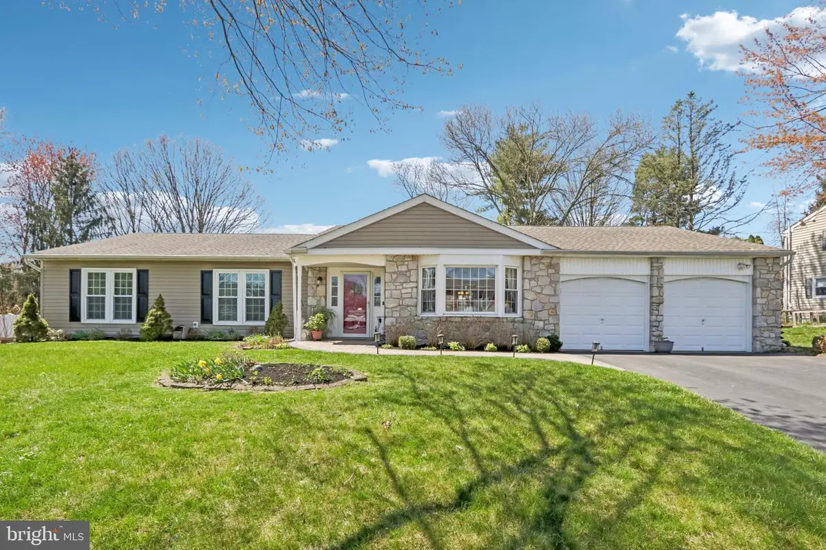 923 Pickering Dr, Yardley, PA 19067 - #1