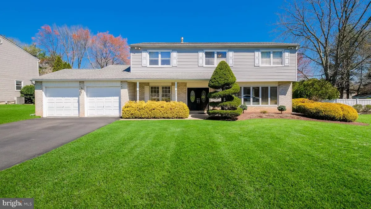 73 Springwood Dr, Southampton, PA 18966 - #1