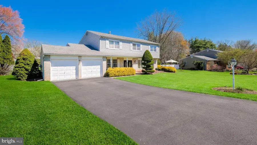 73 Springwood Dr, Southampton, PA 18966 - #3