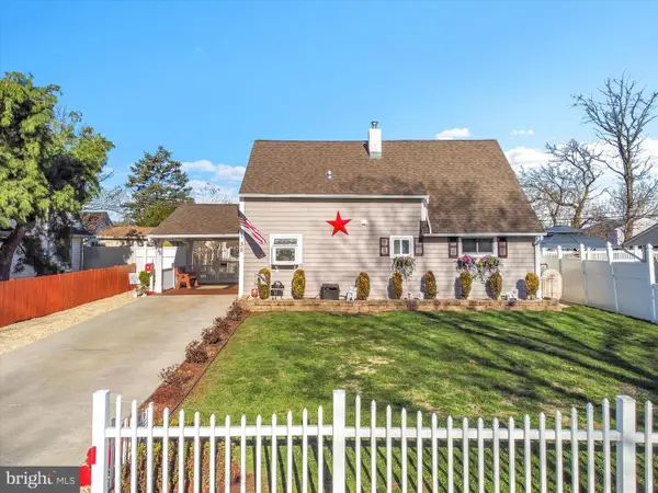 35 Honeysuckle Ln, LEVITTOWN, PA 19055