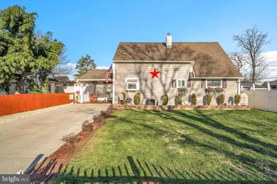 35 Honeysuckle Ln, Levittown, PA 19055 - #2