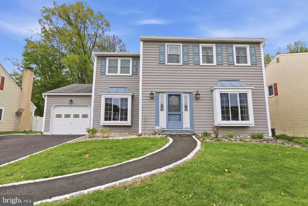 595 Buck Dr, Fairless Hills, PA 19030 - #1