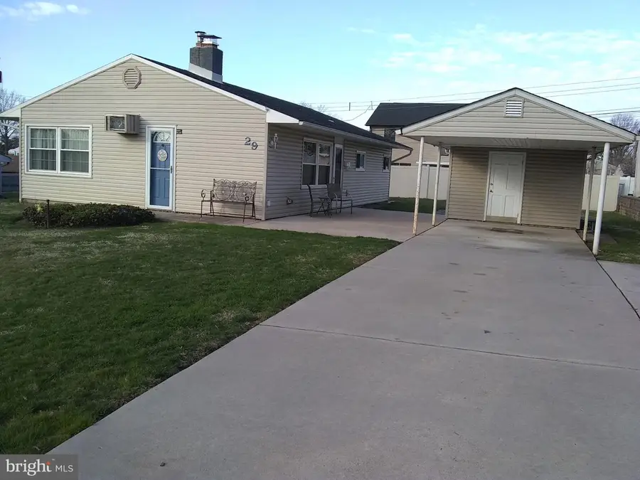 29 Gridiron Rd, Levittown, PA 19057 - #2