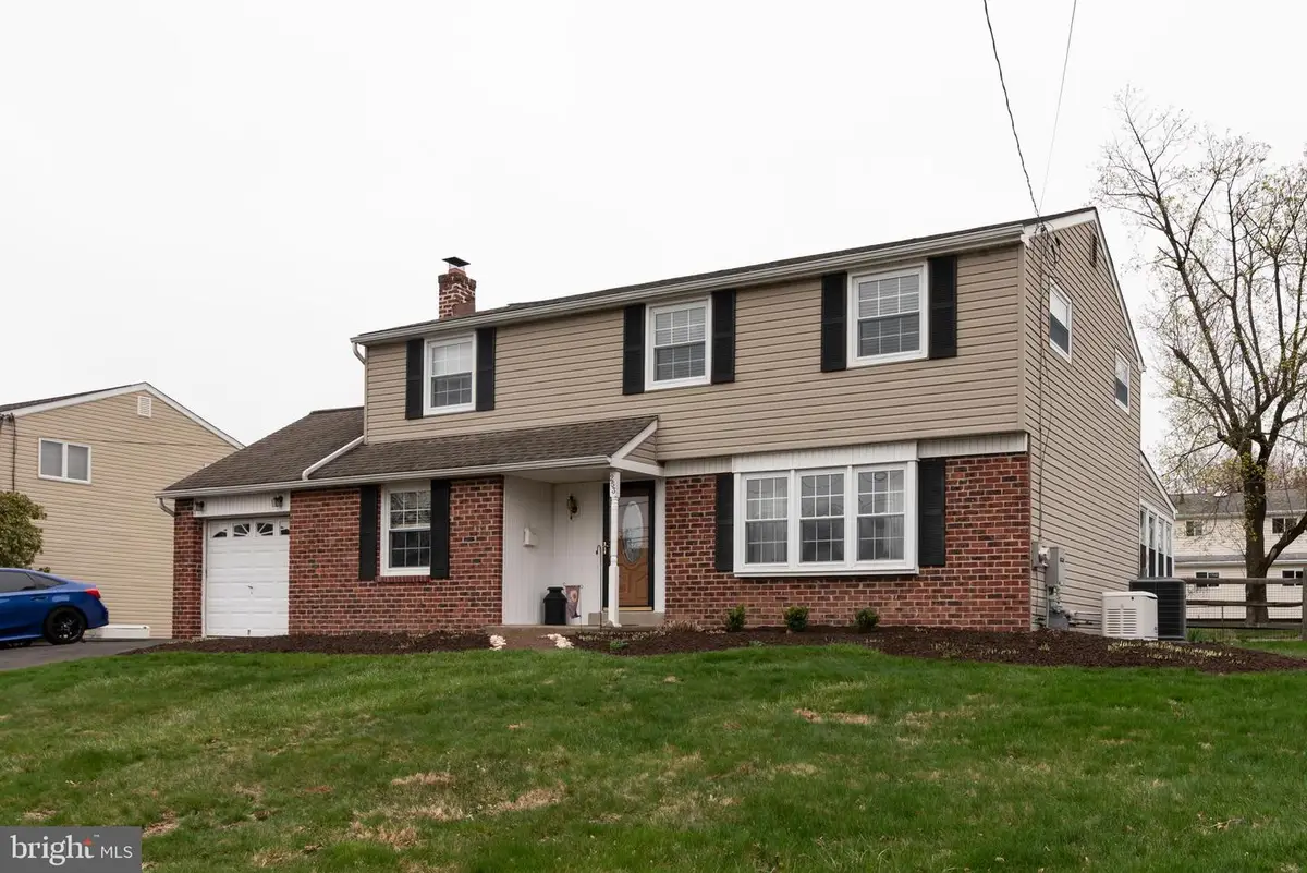 253 Kent Rd, Warminster, PA 18974 - #1