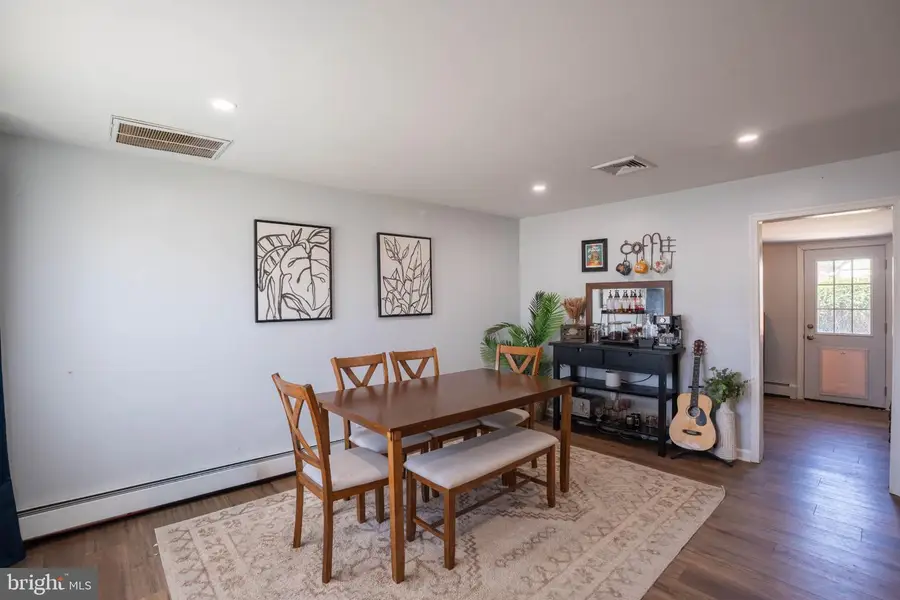 123 Goldenridge Dr, Levittown, PA 19057 - #3