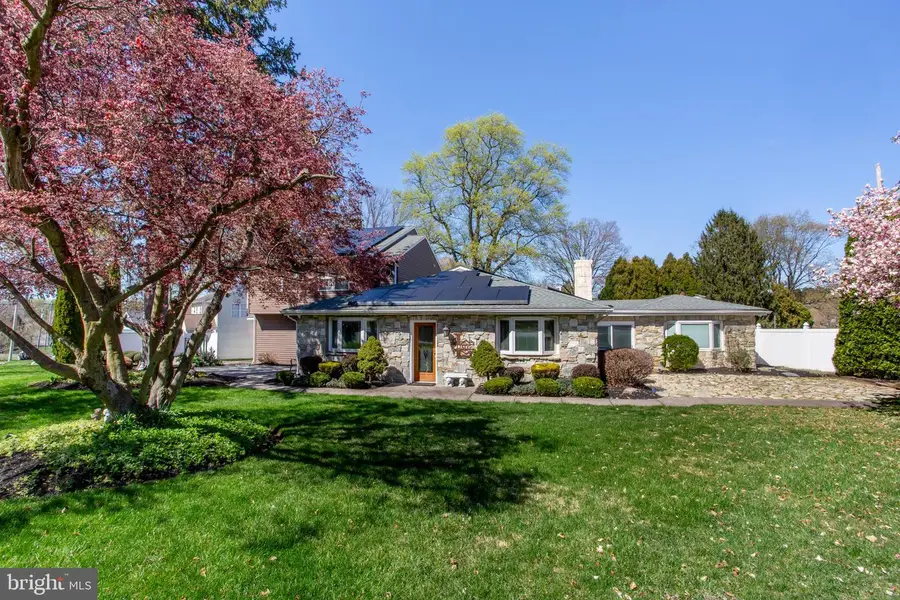 26 Dolton Rd, Feasterville Trevose, PA 19053 - #2