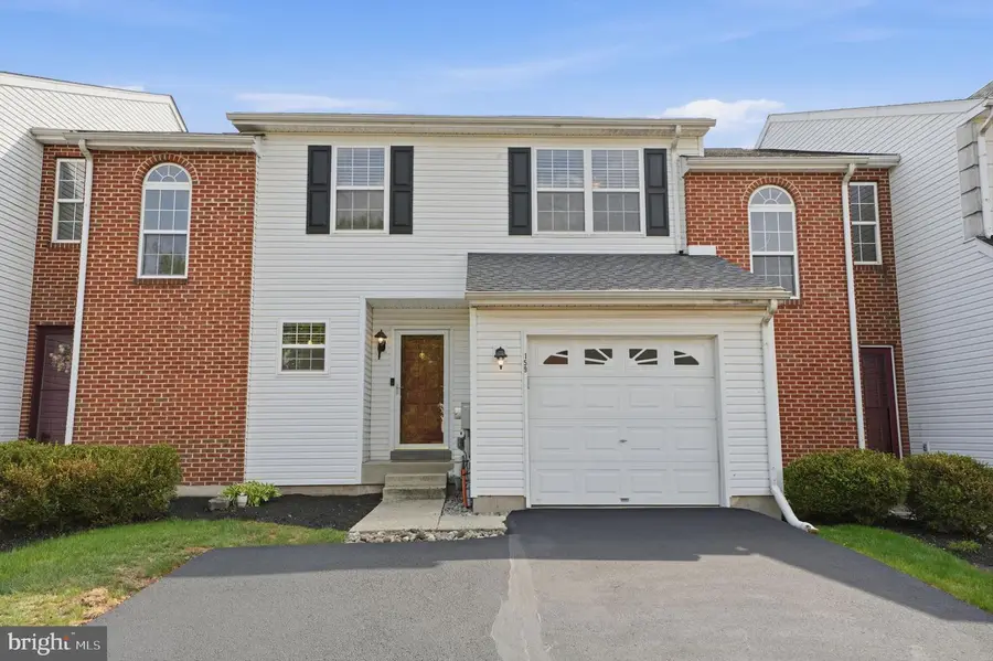 159 Hampshire Dr, Sellersville, PA 18960 - #2