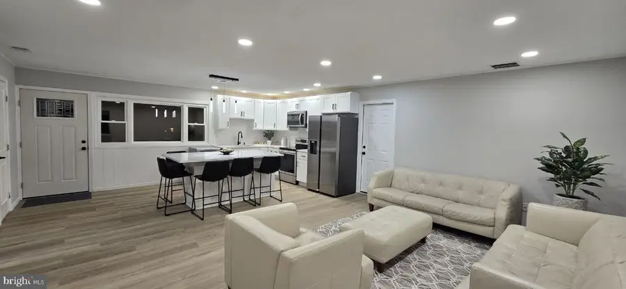 35 Beechtree Rd, Levittown, PA 19057 - #3