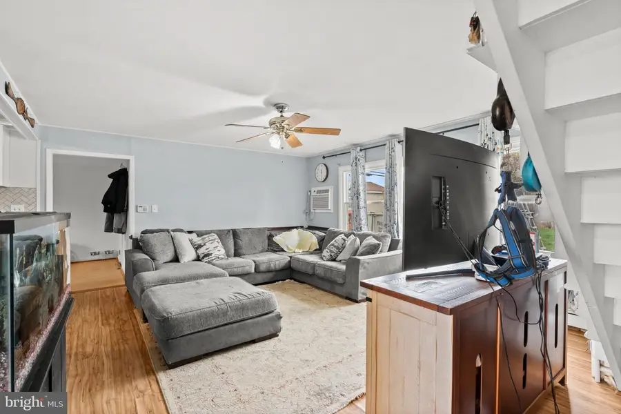 105 Indian Creek Dr, Levittown, PA 19057 - #2