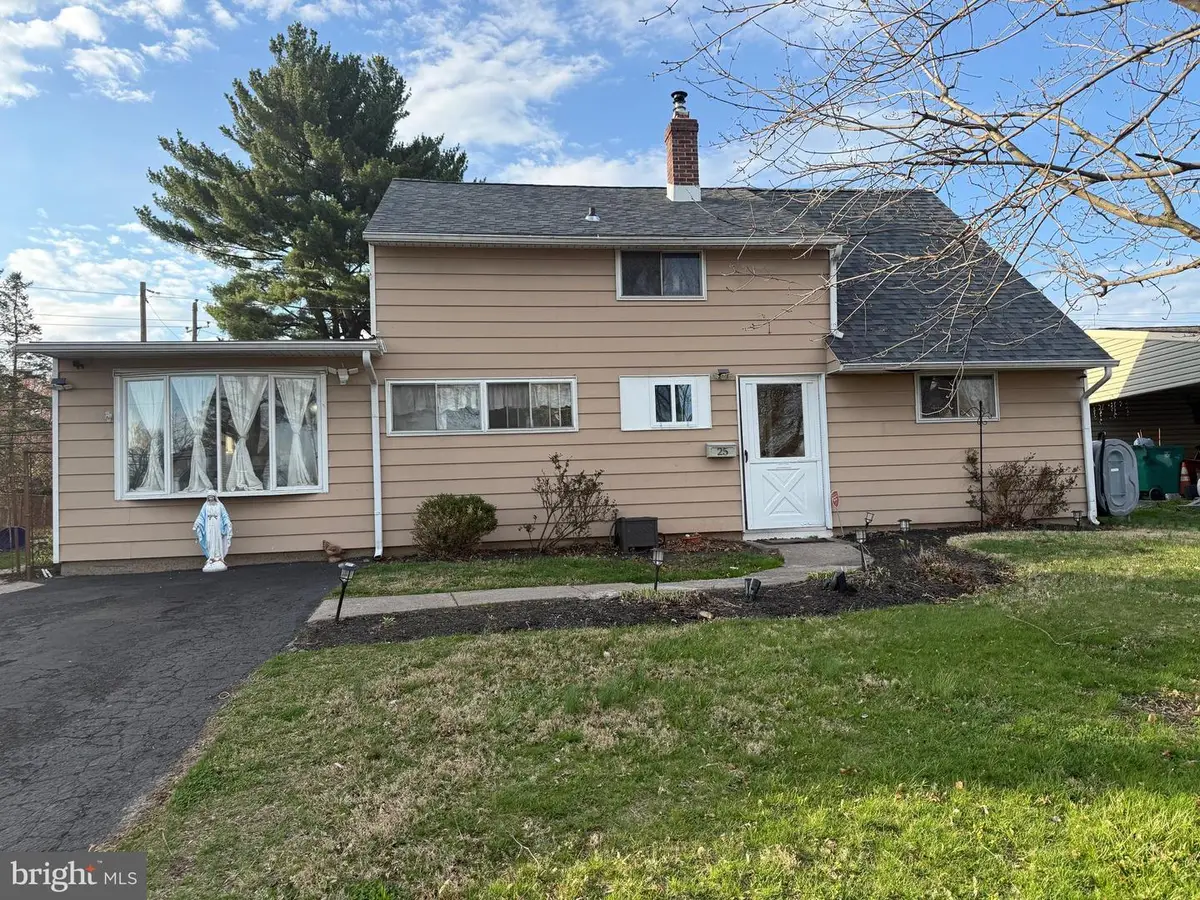 25 Goldengate Rd, Levittown, PA 19057 - #1