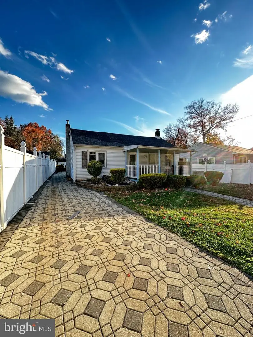 910 Magnolia Ave, Croydon, PA 19021 - #1