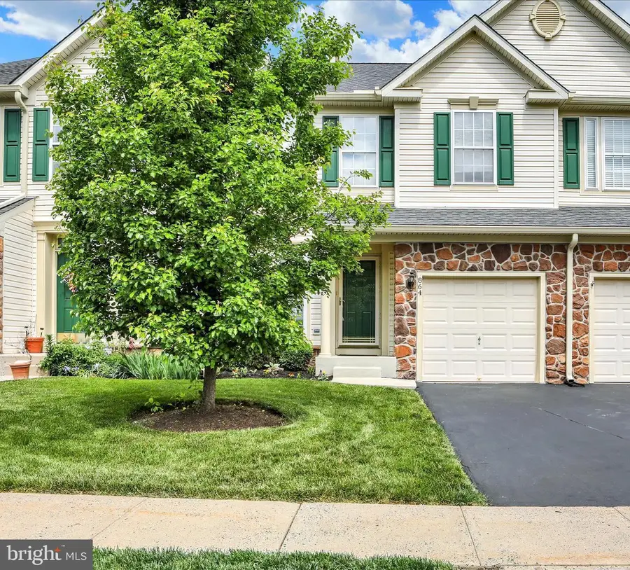 864 Geranium Dr, Warrington, PA 18976 - #2