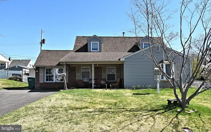 127 Hedge Rd, Levittown, PA 19056 - #2