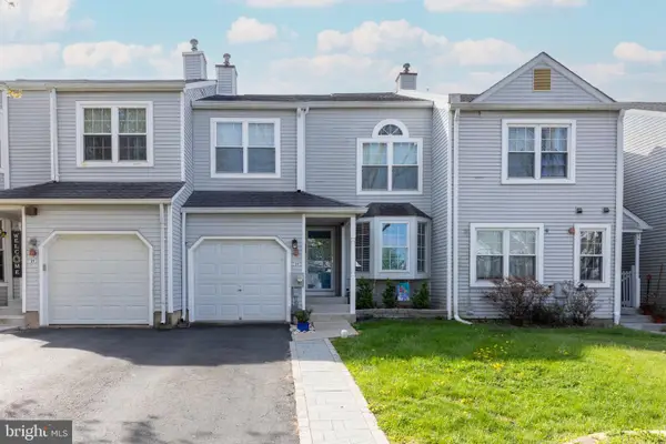 33 Skyview Way, NEWTOWN, PA 18940