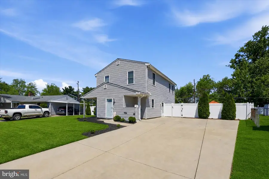 401 Stonybrook Dr, Levittown, PA 19055 - #2
