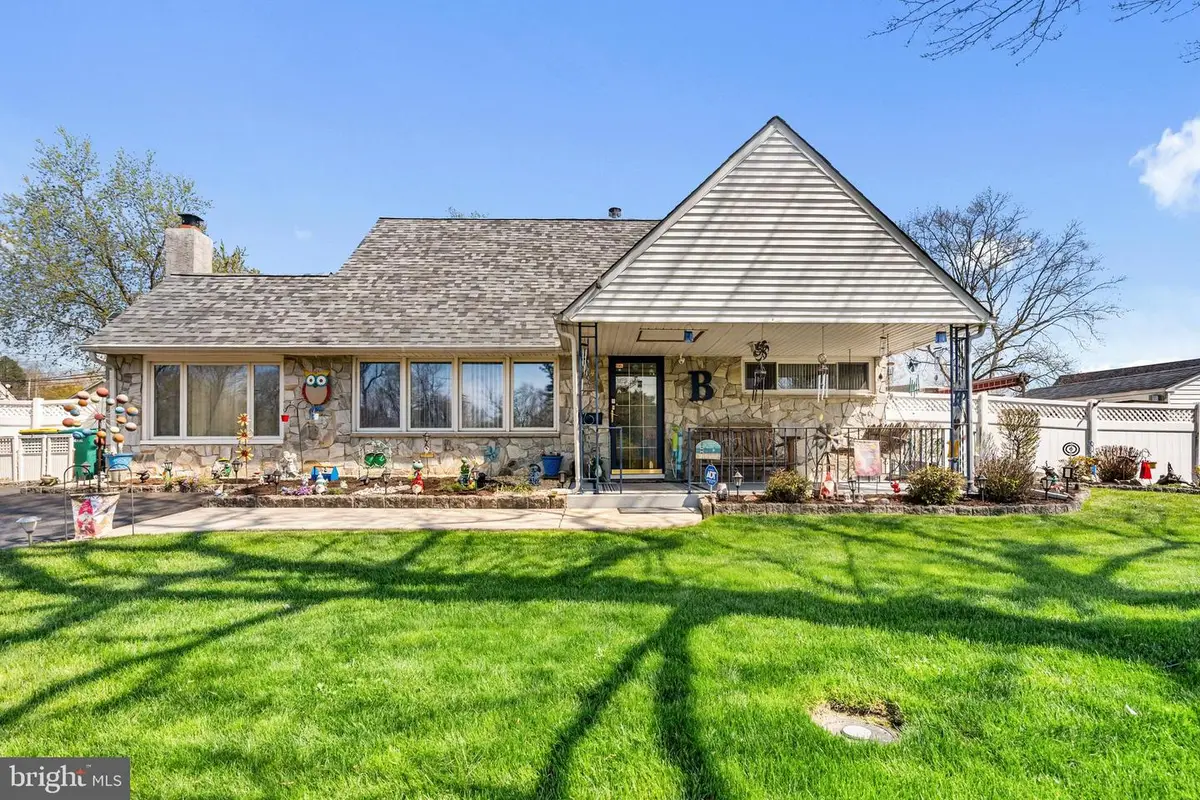 54 Quincy Dr, Levittown, PA 19057 - #1