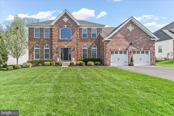 16 Green Way Dr, DOYLESTOWN, PA 18901