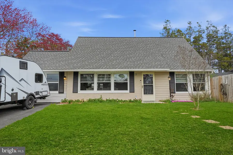 1 Larkspur Rd, Levittown, PA 19056 - #2