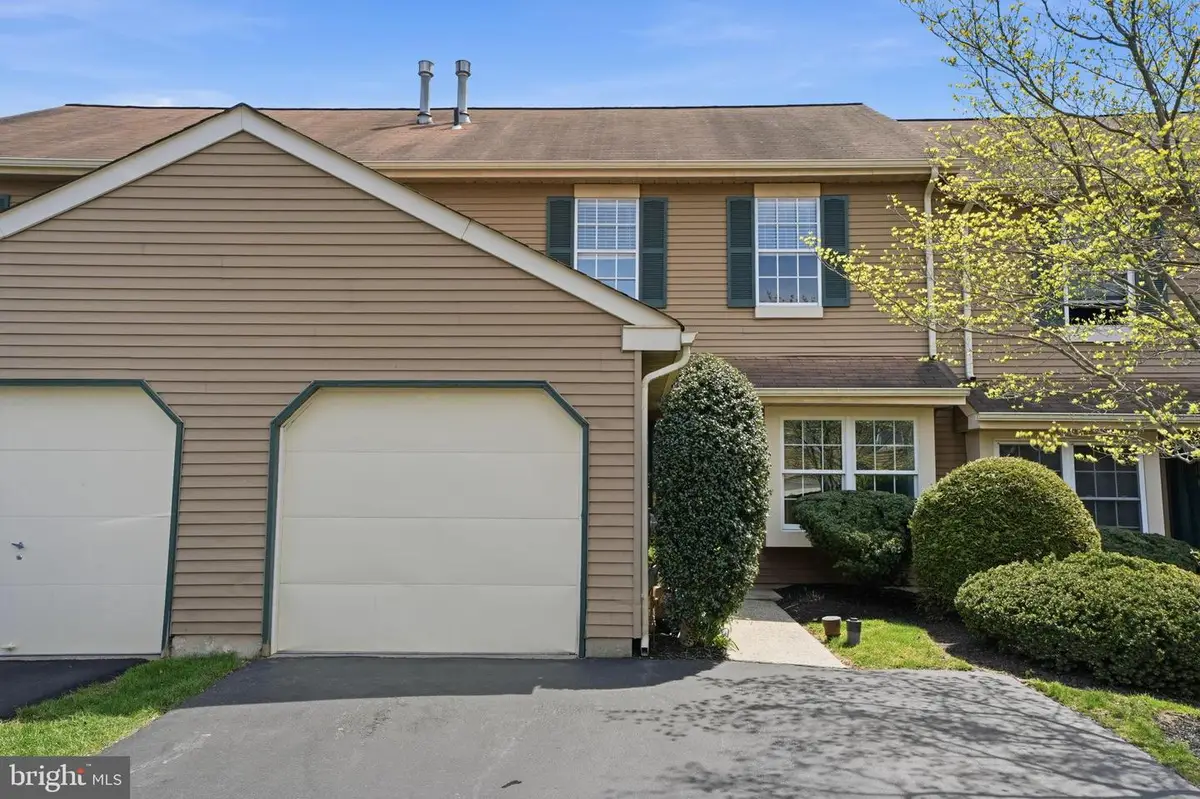 656 Tomlinson Ln, Yardley, PA 19067 - #1