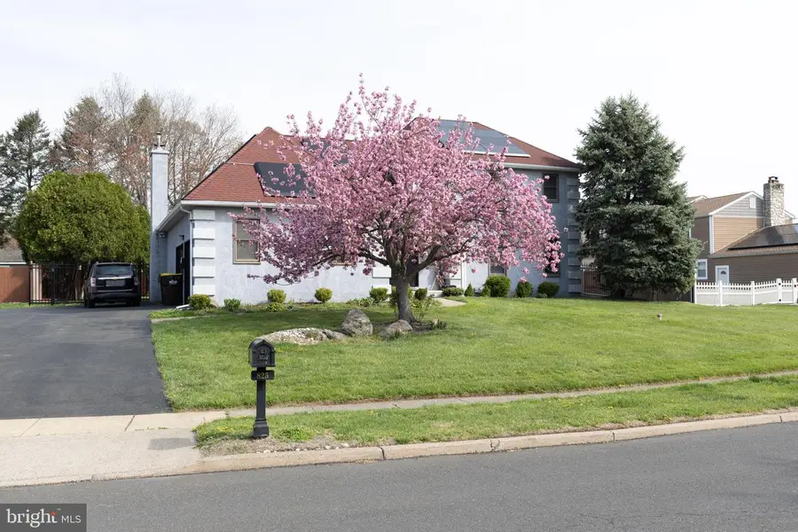 825 Cliff Rd, Bensalem, PA 19020 - #2