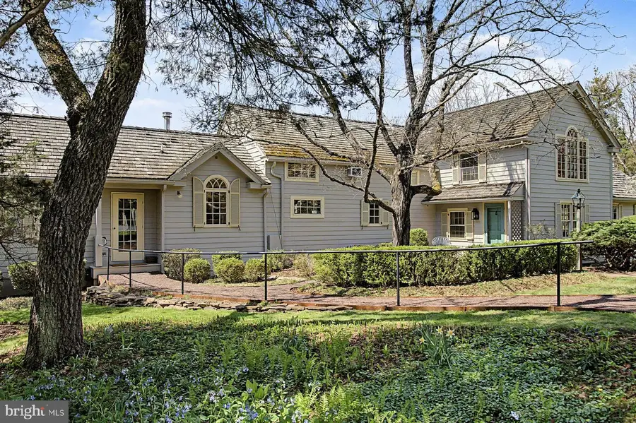 542 Headquarters Rd, Ottsville, PA 18942 - #2