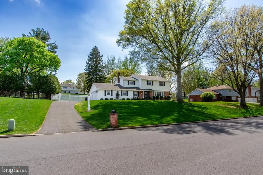 98 E Heron Rd, Southampton, PA 18966 - #2