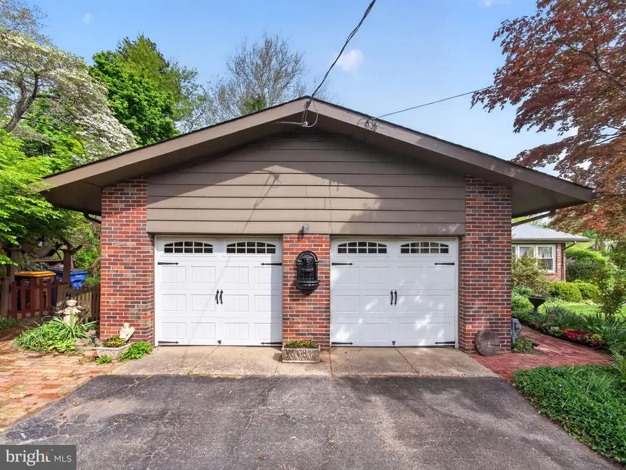 1 Upton Ln, Yardley, PA 19067 - #2