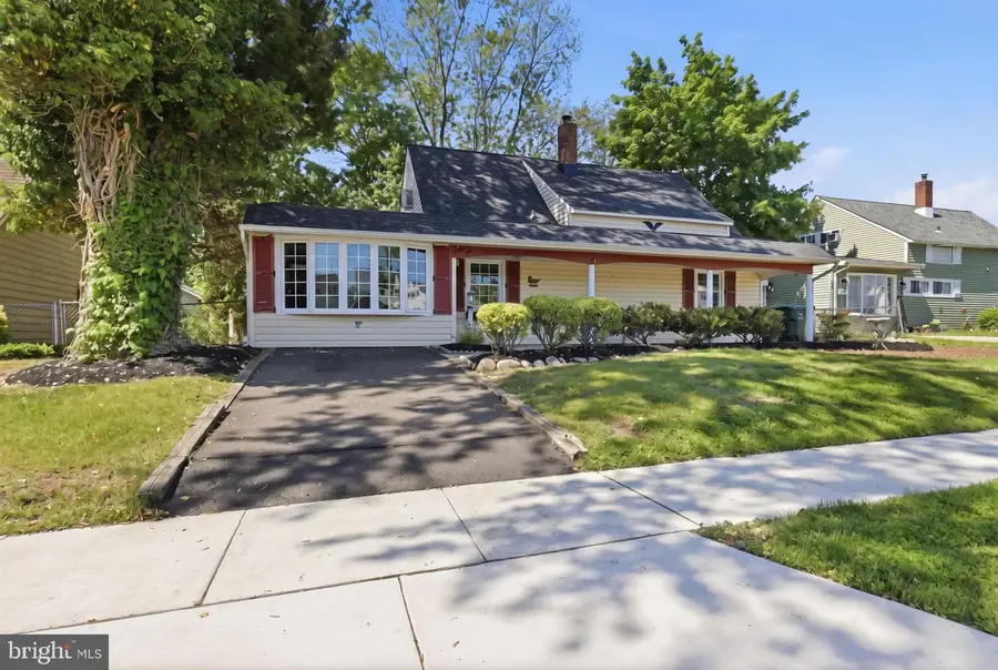 35 Robin Hill Ln, Levittown, PA 19055 - #2