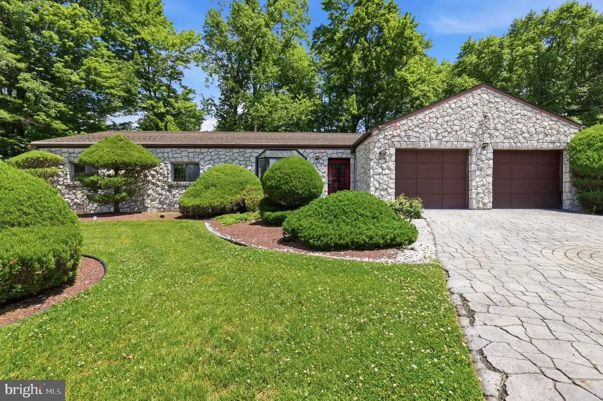 310 Casey Cir, Huntingdon Valley, PA 19006 - #1
