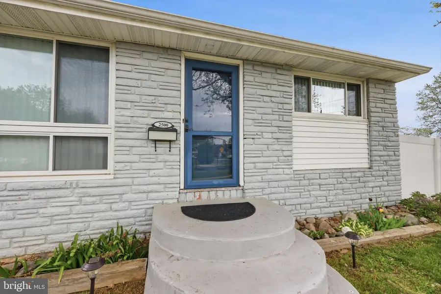 2500 Woodlawn Dr, Bristol, PA 19007 - #2