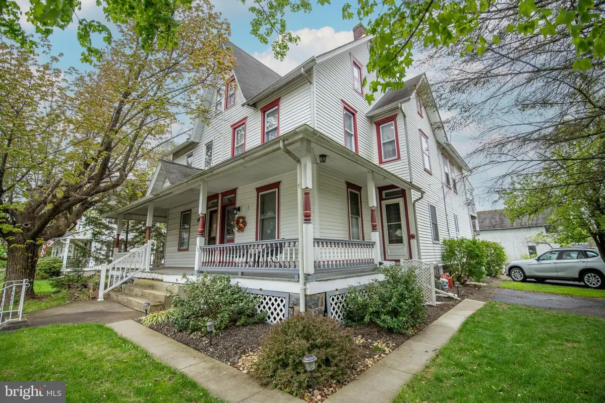 118 E Broad St, Trumbauersville, PA 18970 - #1