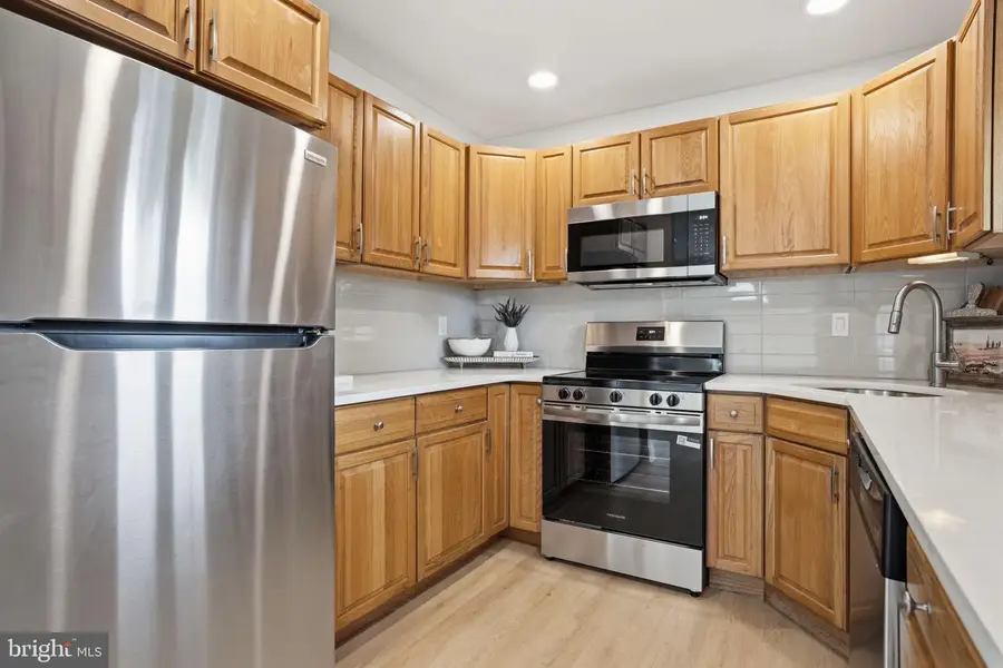 7 Wildflower Rd, Levittown, PA 19057 - #3