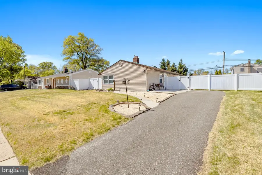 11 Midwood, Levittown, PA 19054 - #2